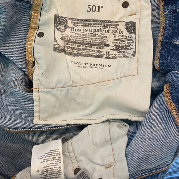 Levi denim shorts - Picture 3 of 3